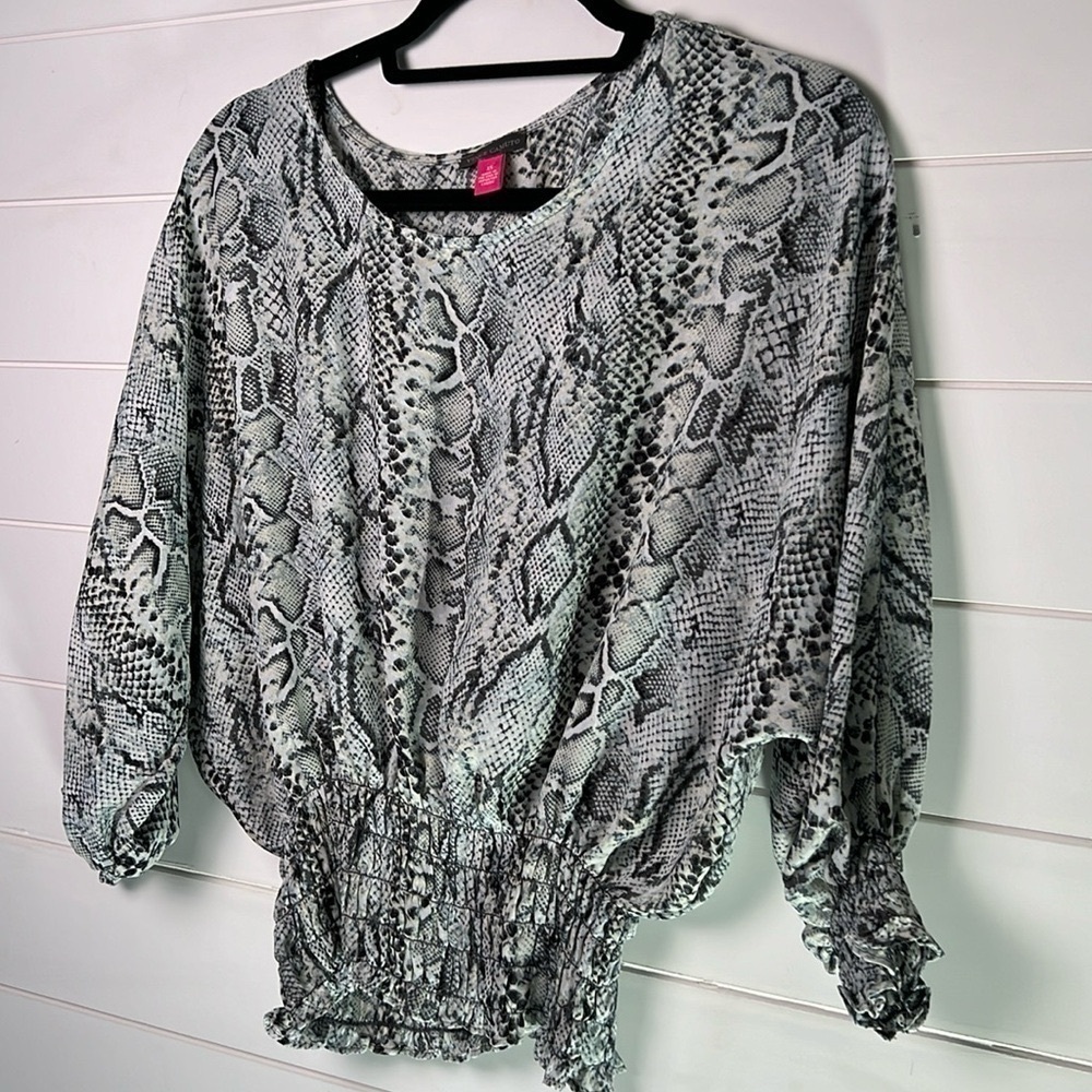 🎀 Vince Camuto Women's Snake Print Top